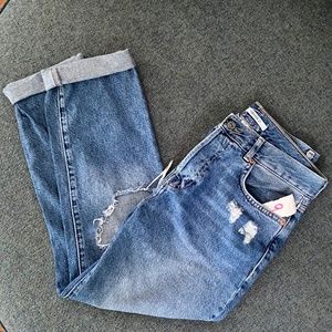 Forever 21 distressed blue jeans Size 28